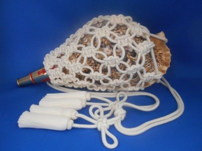 画像2: 法螺貝用　房付最高級網袋（雅）白色　七宝結び　サイズ　［中］ [NW-02] 
