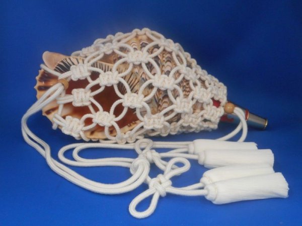 画像1: 法螺貝用　房付最高級網袋（雅）白色　七宝結び　サイズ　［中］ [NW-02]  (1)