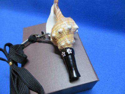 画像2: 超ミニほら貝ストラップ付ケース付き　大きな音が出ます！